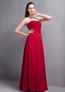 Strapless Wine Red Quinceanera Dama Dress with Pleat in Chiffon