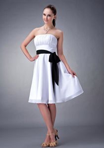 A-line Strapless Knee-length Chiffon White Dama Dress with Sash