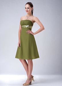 Empire Strapless Olive Green Knee-length Dama Dress with Ruches