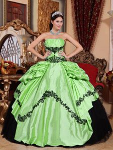 Apple Green and Black Sweet 16 Dresses with Appliques in Vogue