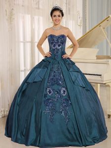 Chic Sweetheart Bodice Teal Embroidery Quinceanera Party Dress