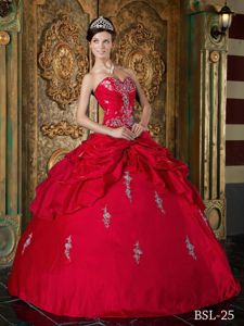 Red Sweet Sixteen Quinceanera Dresses with Pick-ups and Appliques