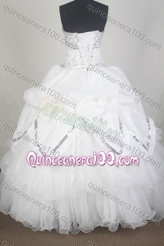 Elegant Ball Gown Sweetheart White Beading Appliques Quinceanera Dresses