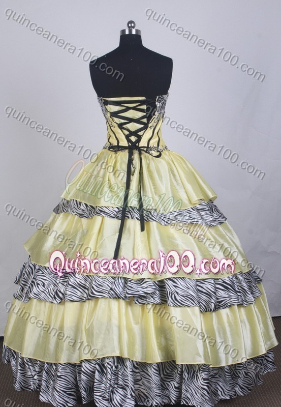 Luxurious Ball Gown Sweetheart Yellow Appliques And Ruffled Layers Quinceanera Dress