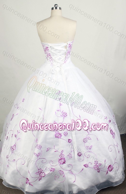 Pretty White Sweetheart Beading and Embroidery Quinceanera Dresses