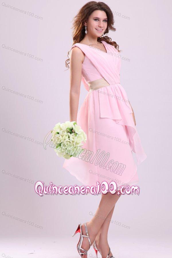 Baby Pink Empire V-neck Chiffon Dama Dresses with Ruches