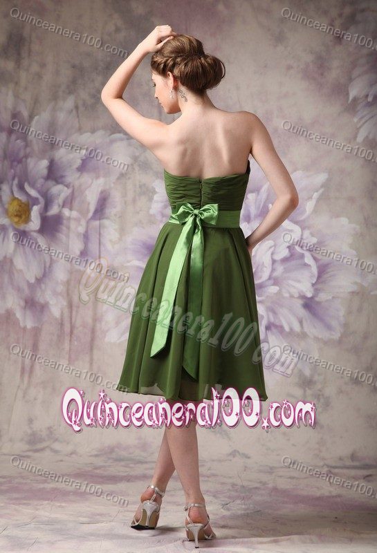 Olive Green Knee-length Chiffon Sweet 15 Dama Dress with a Sash