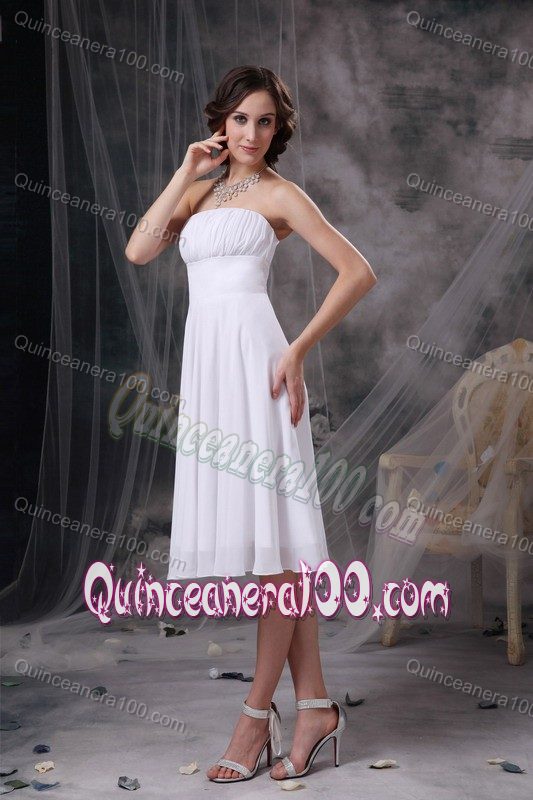 Chiffon White Sweet 15 Dama Dress with Ruches in Knee-length
