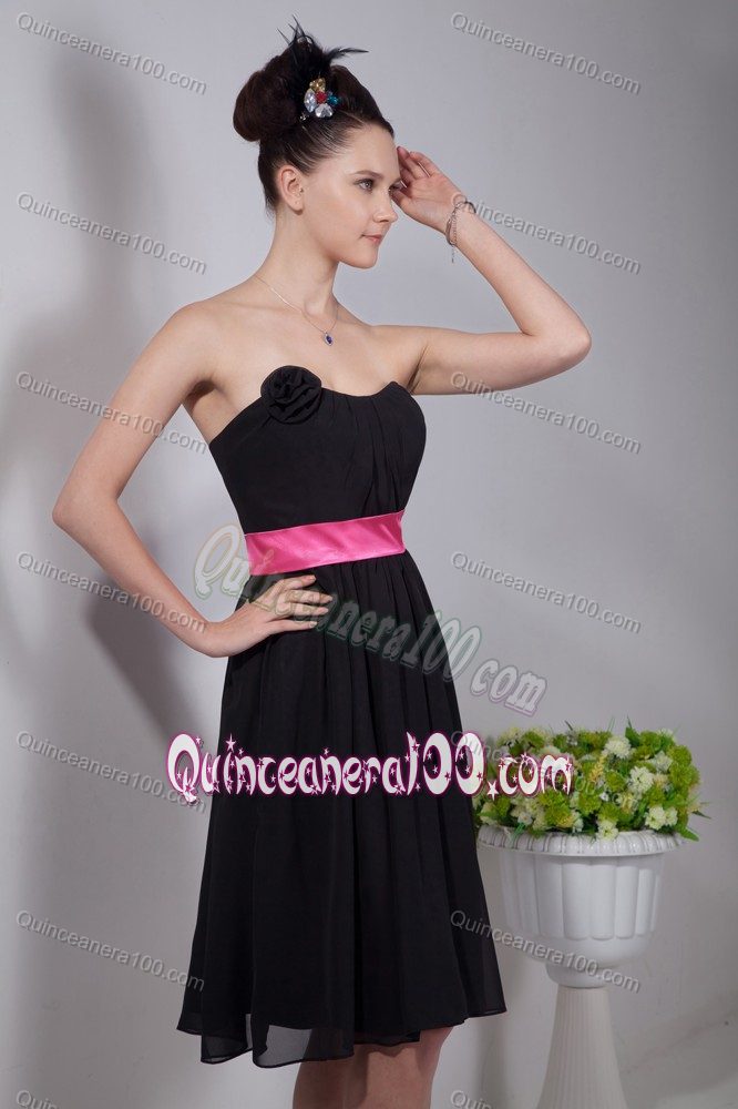 Black Empire Strapless Knee-length Prom Dresses For Dama with Pink Sash