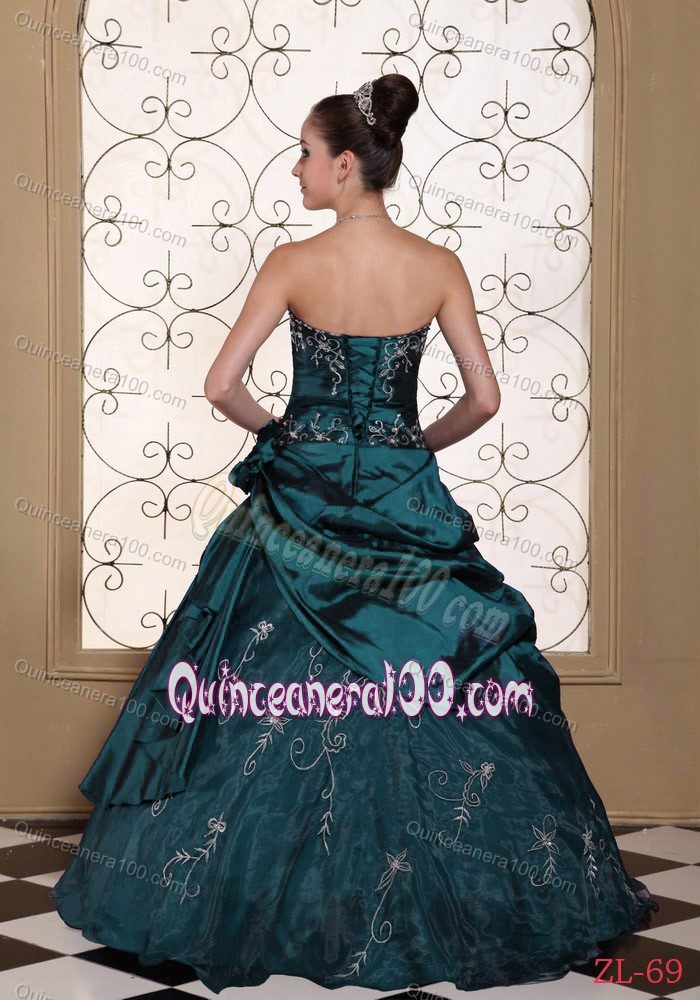 Embroidery Strapless Taffeta and Organza Quinceanera Gown Dresses