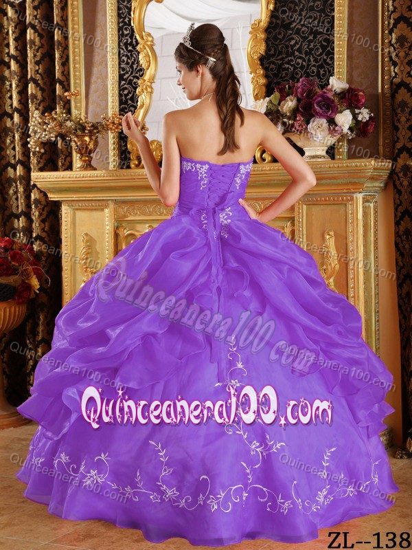 Organza Strapless Pick-ups Dresses for a Quince with Embroidery