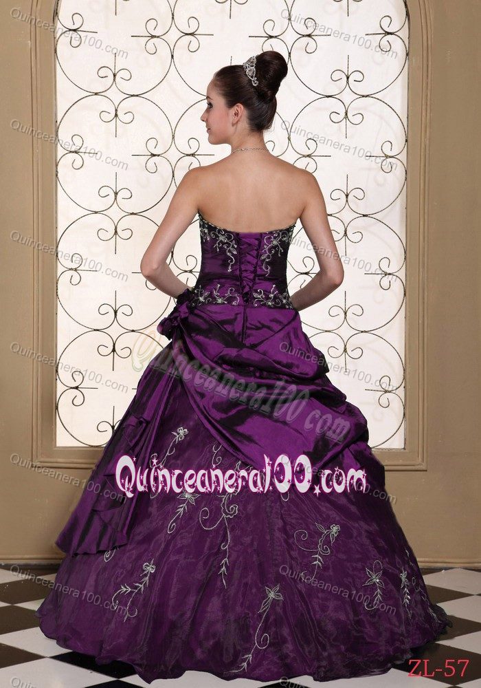 2013 Surprising Ball Gown Appliqued Purple Dress for a Quince