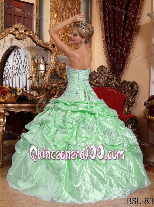 Pick-ups Appliqued Sweetheart Apple Green Quinceanera Gowns