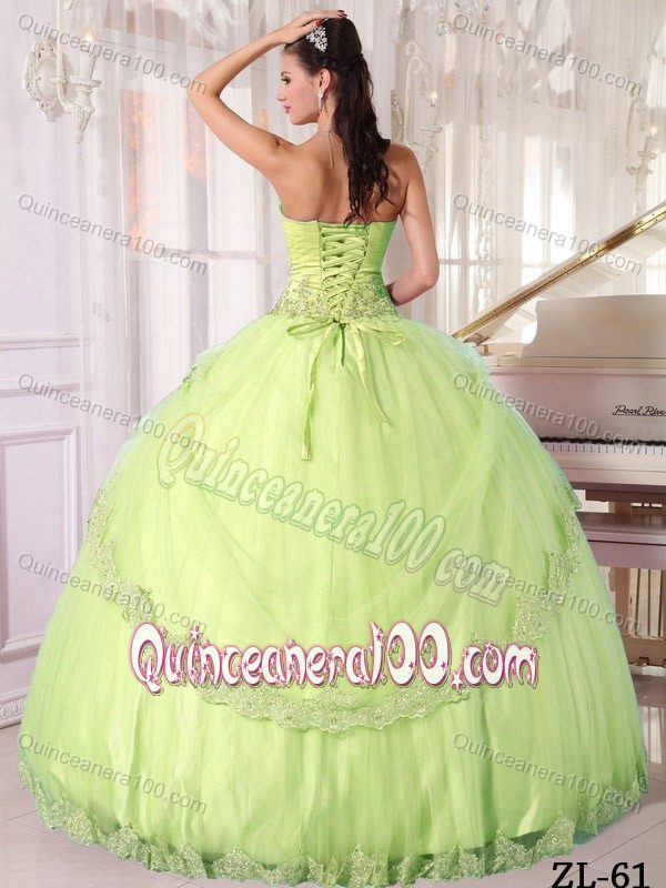 Cheap Appliqued Yellow Green Quinces Dresses with Lace Hem