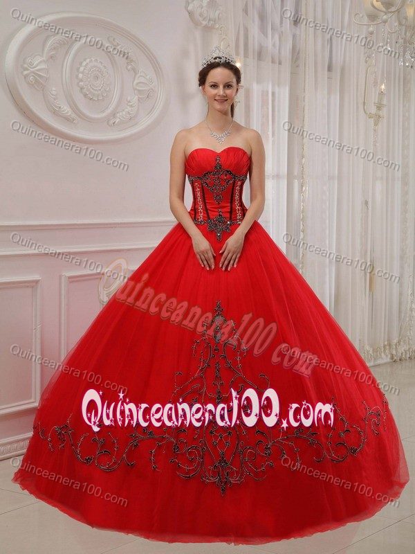 Red Tulle Ball Gown Dresses for A Quince with Black Embroidery