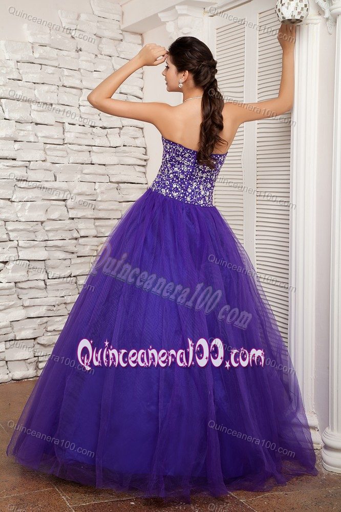 Elegant Beads Decorate Sweetheart Purple Quinceanera Gowns