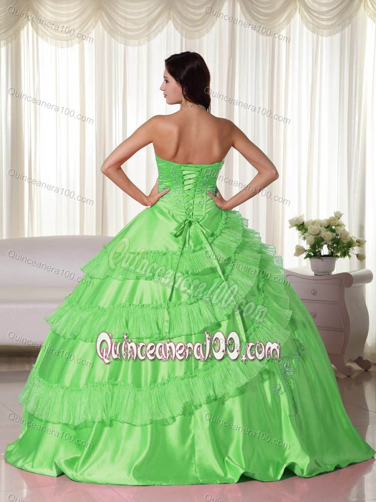 Spring Green Quinceanera Gowns with Embroidery and Ruffles