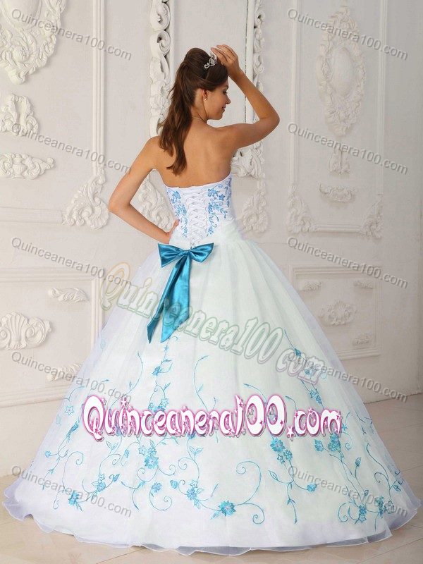 Dignified White Quinceanera Dress with Blue Floral Embroidery