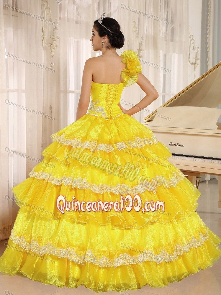Best One Shoulder Ruffled Yellow Quinces Dress with Lace Hem