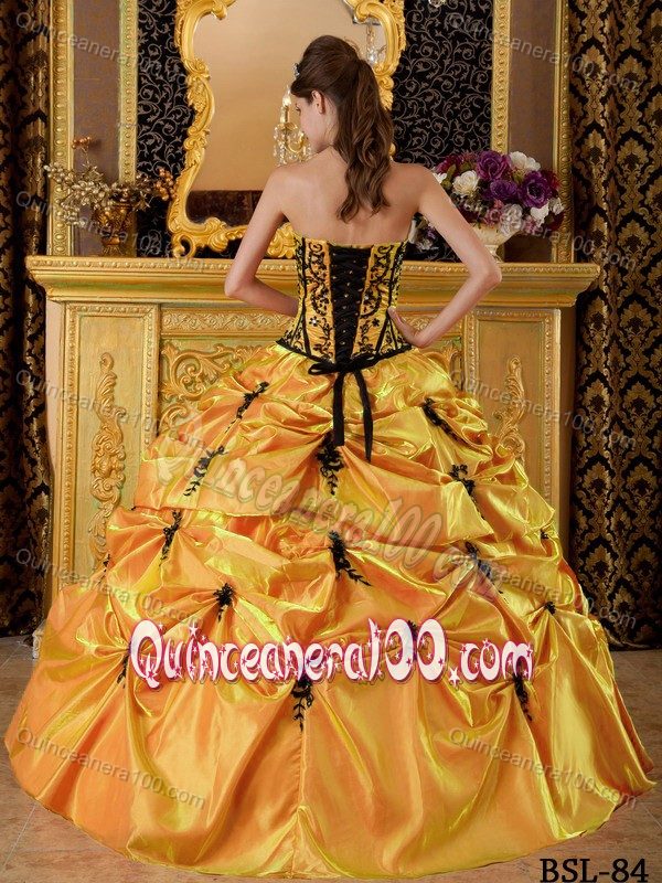 Beautiful Golden Appliqued Quinceanera Dresses Gowns with Pick-ups