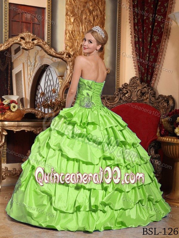 Spring Green Ruffled Sweet Sixteen Quinceanera Dresses with Appliques