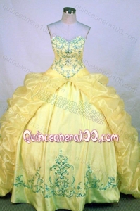 Fashionable Yellow Ball Gown Sweetheart Pick-ups And Beading Quinceanera Dresses
