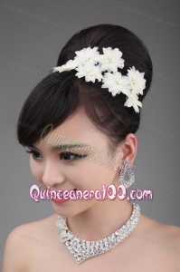 Alloy and Rhinestone Necklace and Pearl Head Flower