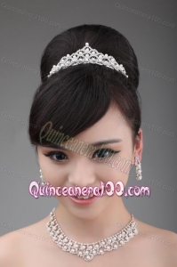 Fashionable and Artistic Alloy and Pearl Necklace and Tiara