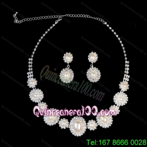 Luxurious Pearl Ladies Jewelry Set Including Necklace And Earrings