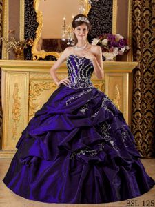 Latest Purple Sweetheart Appliques Quinceanera Gowns with Pick-ups