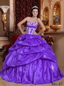Appliques Purple Taffeta Quinceanera Dress with Pick-ups