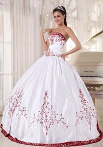 Strapless Floor-length Embroidery White Quinceanera Gowns