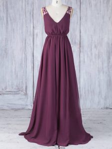 Chiffon V-neck Sleeveless Backless Appliques Dama Dress for Quinceanera in Burgundy