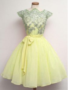 Yellow Cap Sleeves Lace and Belt Knee Length Dama Dress