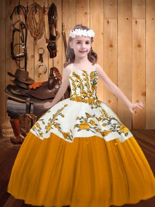 Custom Made Floor Length Ball Gowns Sleeveless Gold Pageant Gowns Lace Up
