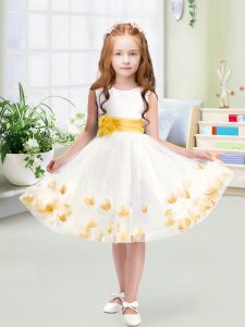 Knee Length Zipper Toddler Flower Girl Dress White for Wedding Party with Appliques and Belt