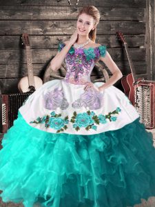 Customized Sleeveless Embroidery Lace Up Quinceanera Gowns