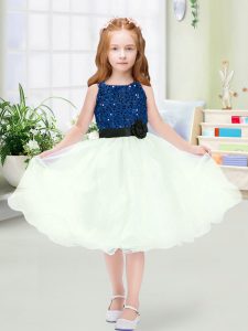 Shining Scoop Sleeveless Toddler Flower Girl Dress Knee Length Sequins and Hand Made Flower Blue And White Organza