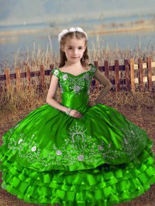 Best Green Little Girls Pageant Gowns Wedding Party with Embroidery and Ruffled Layers Off The Shoulder Sleeveless Lace Up