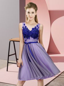 Excellent V-neck Sleeveless Dama Dress for Quinceanera Knee Length Appliques Lavender Tulle