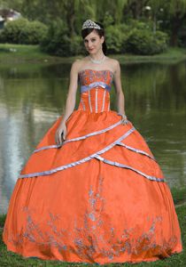 New Puffy Orange Red Strapless Embroidery Dress for Sweet 15