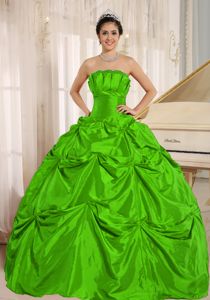 Popular Puffy Spring Green Strapless Pick-ups Quinceanera Dresses