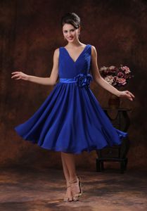 Chiffon V-neck Roral Blue Dama Dress With Ruches and a Sash