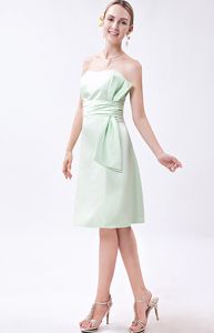 Apple Green Column Strapless Knee-length Damas Dresses