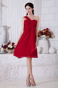 Wine Red Empire One Shoulder Knee-length Formal Dresses For Dama