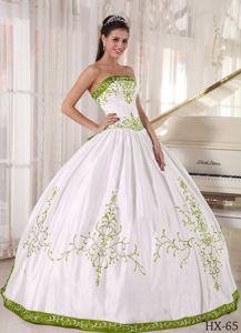 White Ball Gown Embroidery Satin Quinces Dresses Custom Made