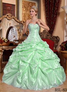 Pick-ups Appliqued Sweetheart Apple Green Quinceanera Gowns