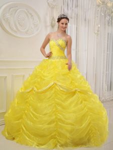 Latest Yellow Sweetheart Beading Quinceanera Gowns with Pick-ups