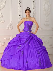 Popular Appliques Pick-ups Dresses for a Quinceanera in Purple