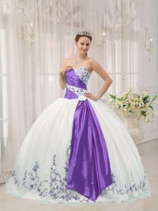 White Sweetheart Embroidery Quinceanera Party Dress in Organza